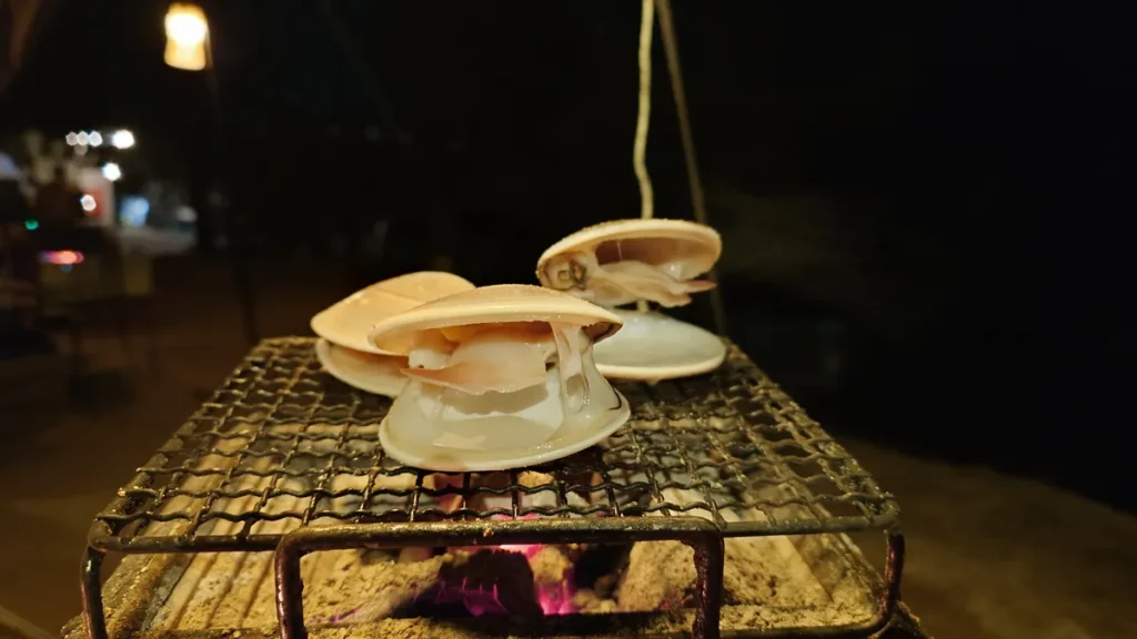 口を開けたハマグリ