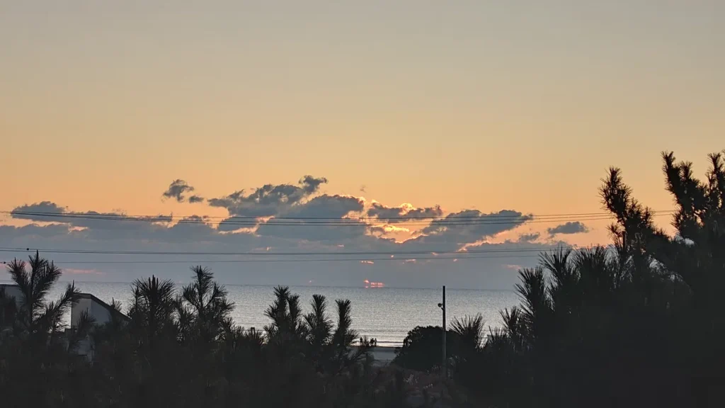 日の出時刻過ぎの太平洋上
