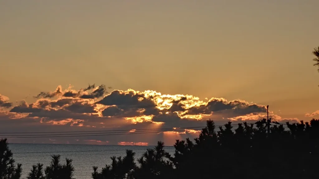 雲に隠れたお天道様