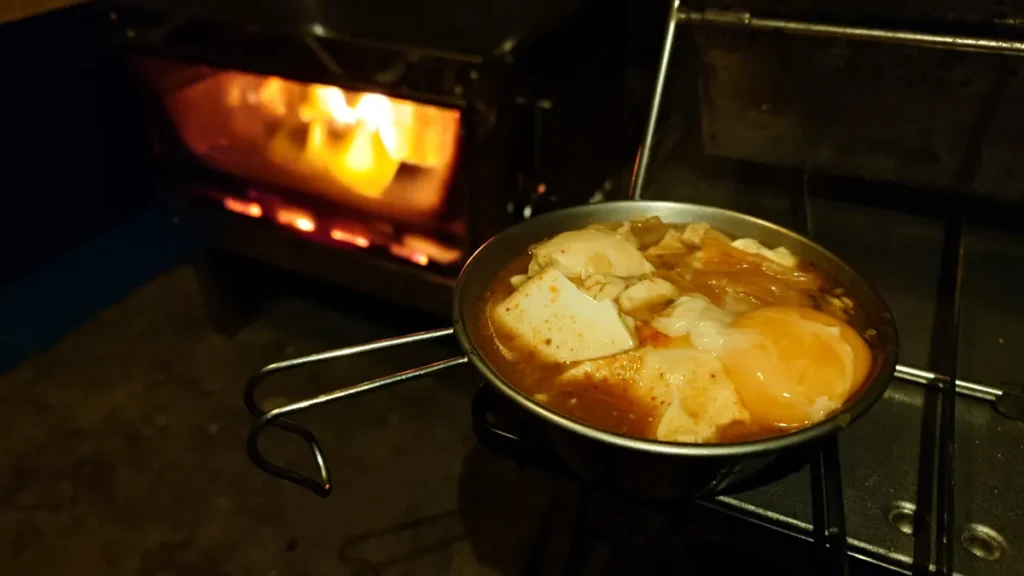 シェラカップによそったスンドゥブ