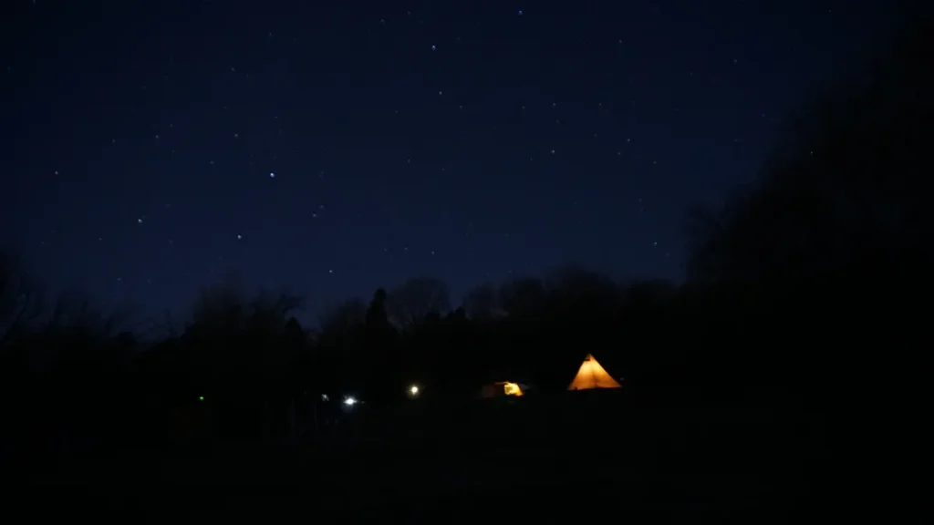 ナイトビューあかぎ展望サイトのテントと星空