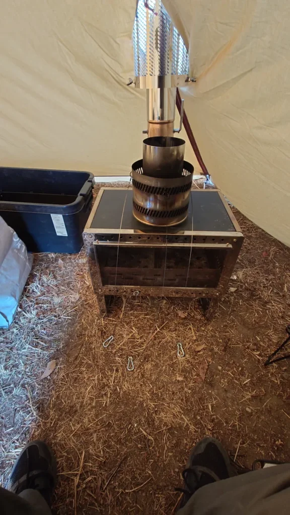 ホンマ製作所フォールディングキャンプストーブ煙突トップに連結したワイヤー