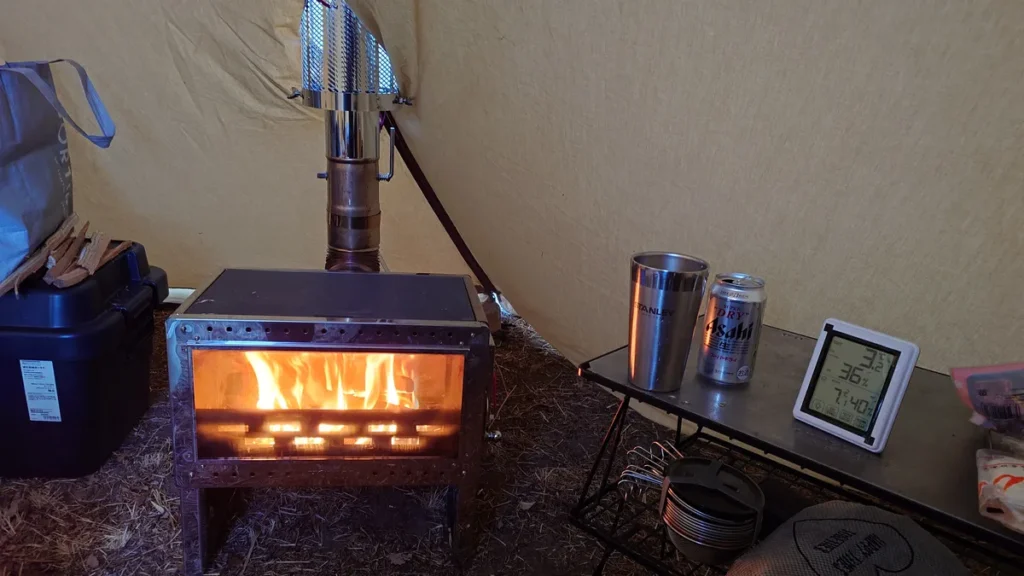 燃焼中のホンマ製作所フォールディングキャンプストーブ