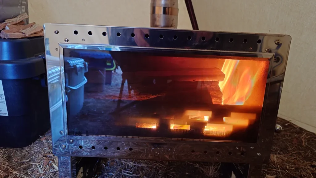 着火したての薪ストーブ