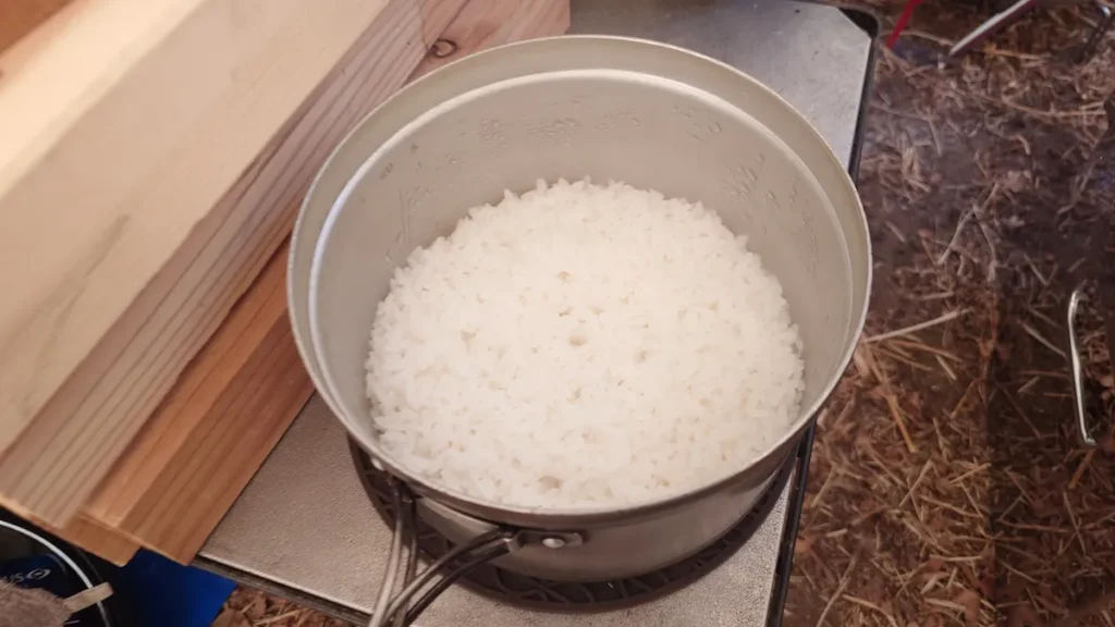 薪ストーブで炊飯したご飯
