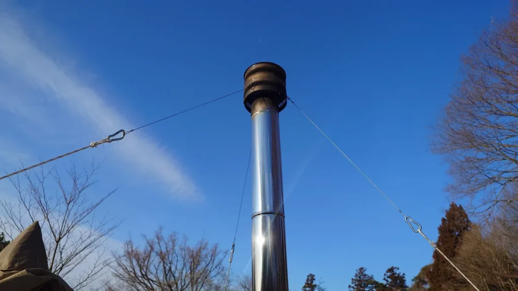 ホンマ製作所フォールディングキャンプストーブ煙突トップとガイロープ