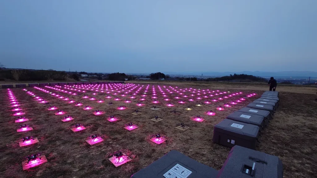 LED点灯中のドローン