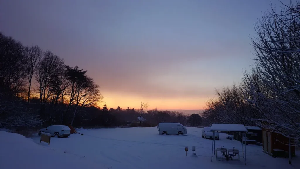 早朝のオートキャンプ場ナイトビューあかぎ