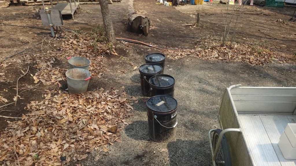 フォレストパークおいらの森管理棟付近の火消し壺