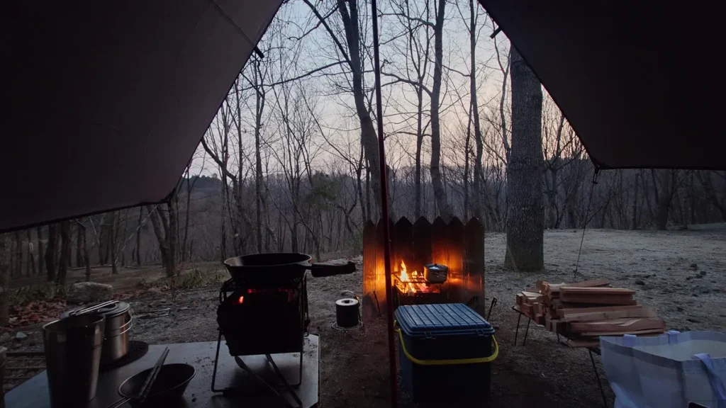 夕暮れの焚き火