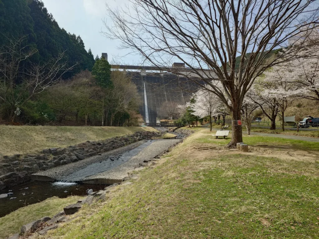 松田川ダム親水公園から