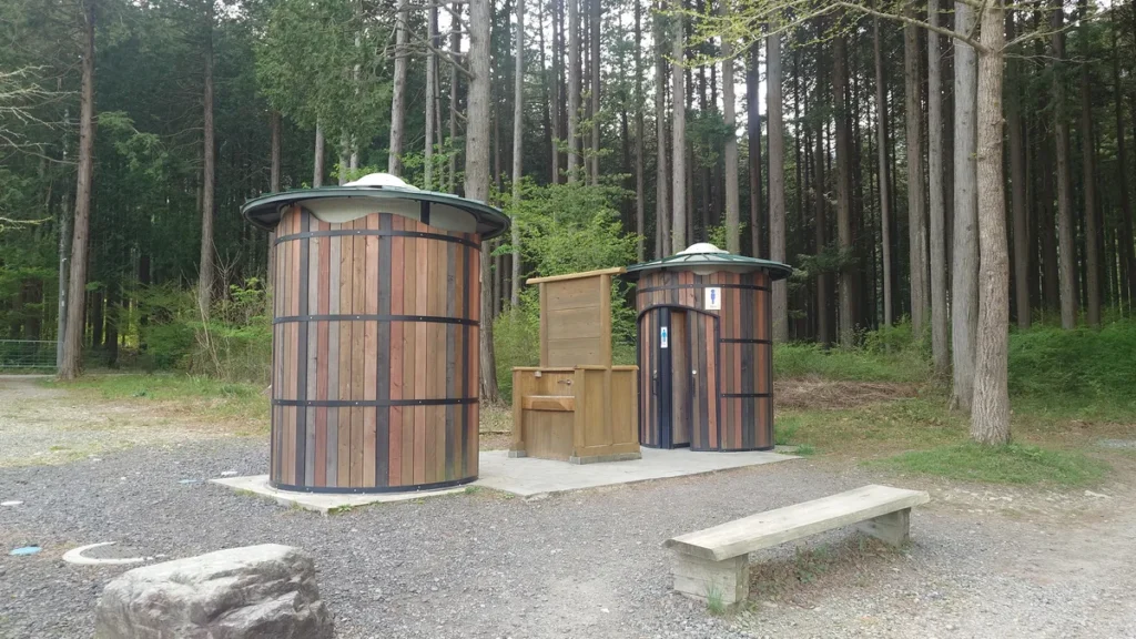 ふもとっぱら入口付近のトイレ