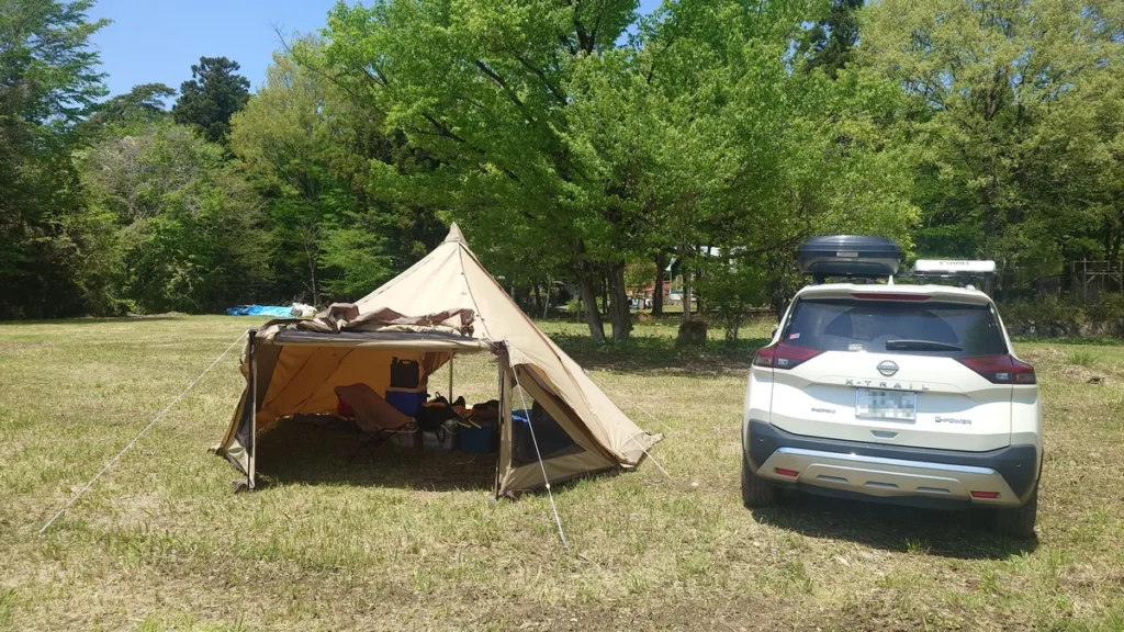 オートキャンプ場ナイトビューあかぎドローン練習場エリアの管理人テント