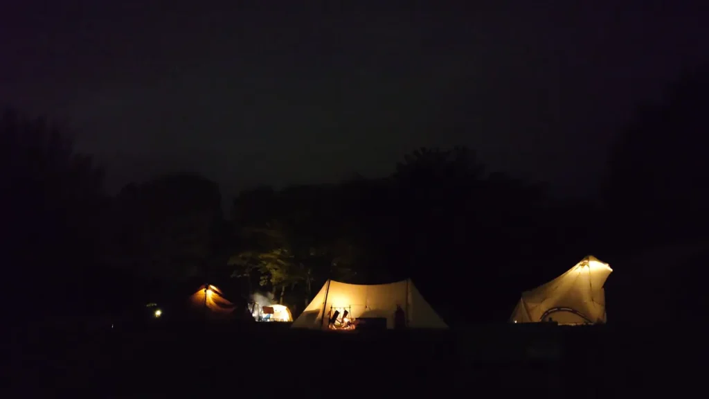 オートキャンプ場ナイトビューあかぎの夜のサイト