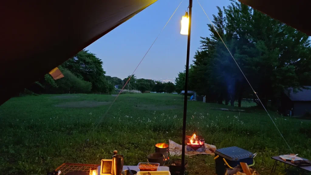 暗くなってきたオートキャンプ場ナイトビューあかぎ