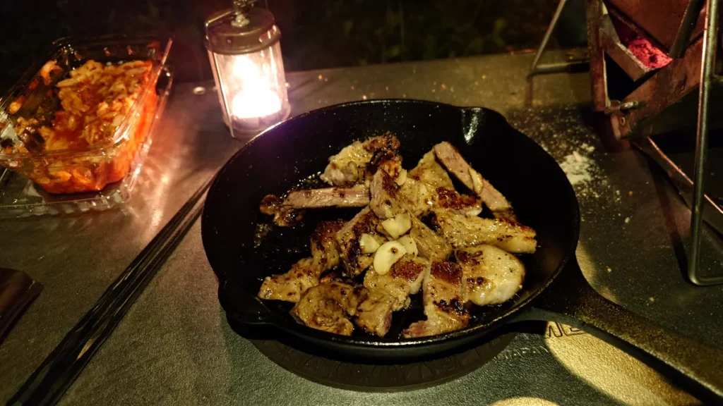 焼きたてのガーリックステーキ