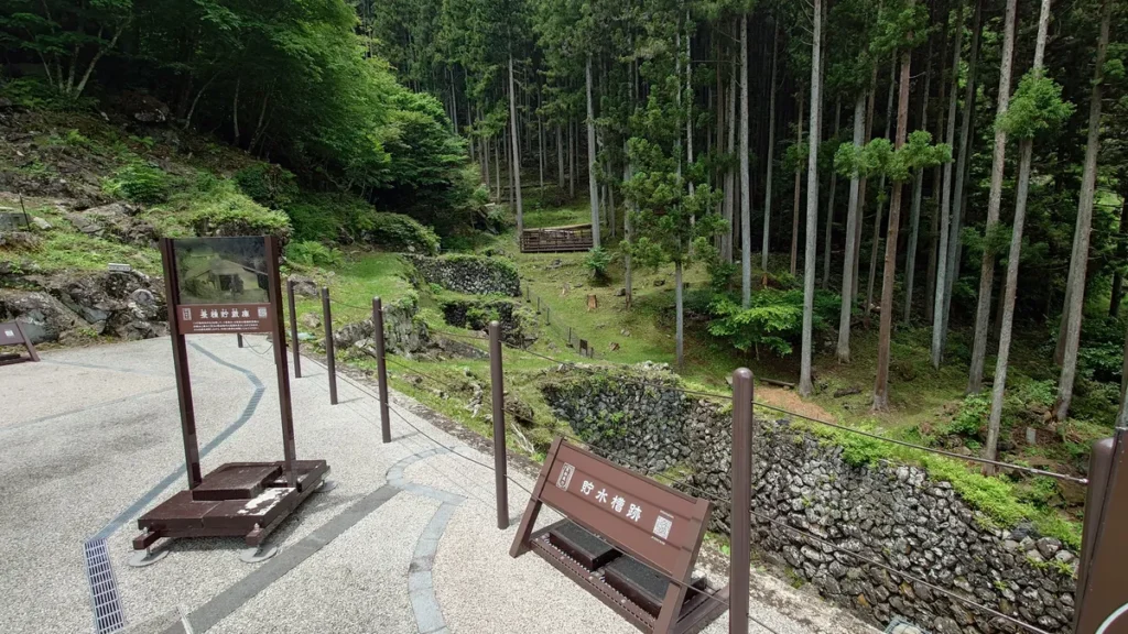 荒船風穴貯水槽跡