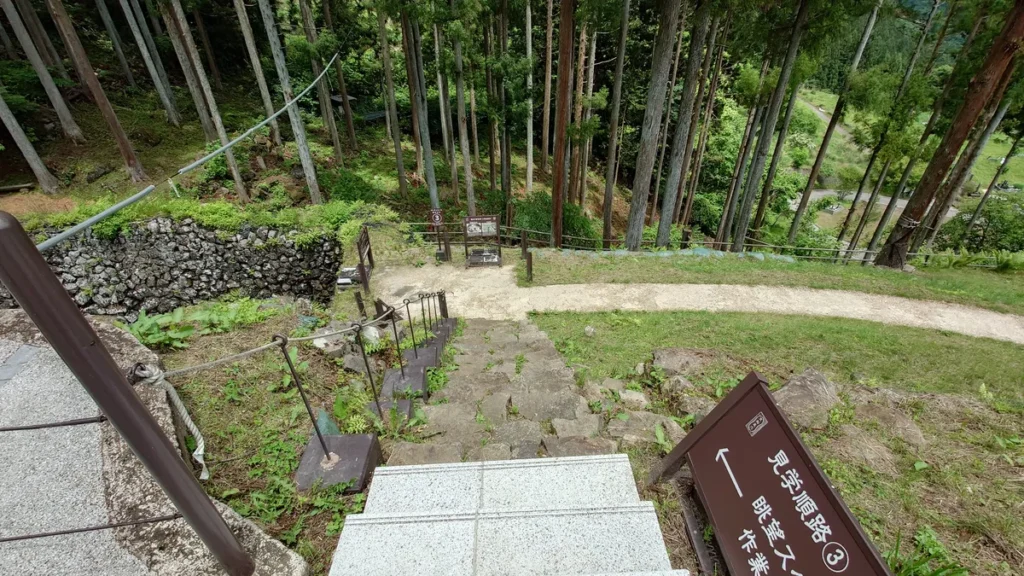 荒船風穴順路急階段