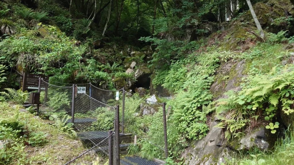 荒船風穴一番奥