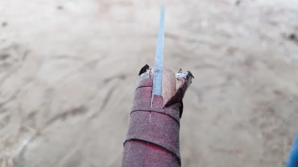 ナタハチェット柄の剥がれたバーテープ