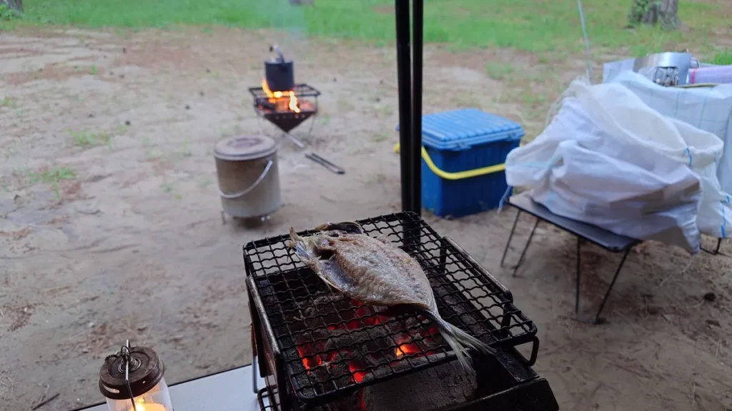 鰺の干物の炭火焼き