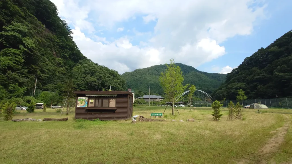 川治温泉薬師のキャンプ場サイトの様子