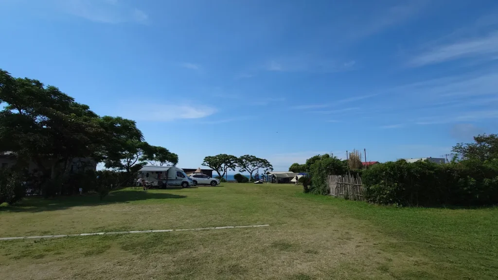 人魚の湯オートキャンプ場電源付オートサイト遠景