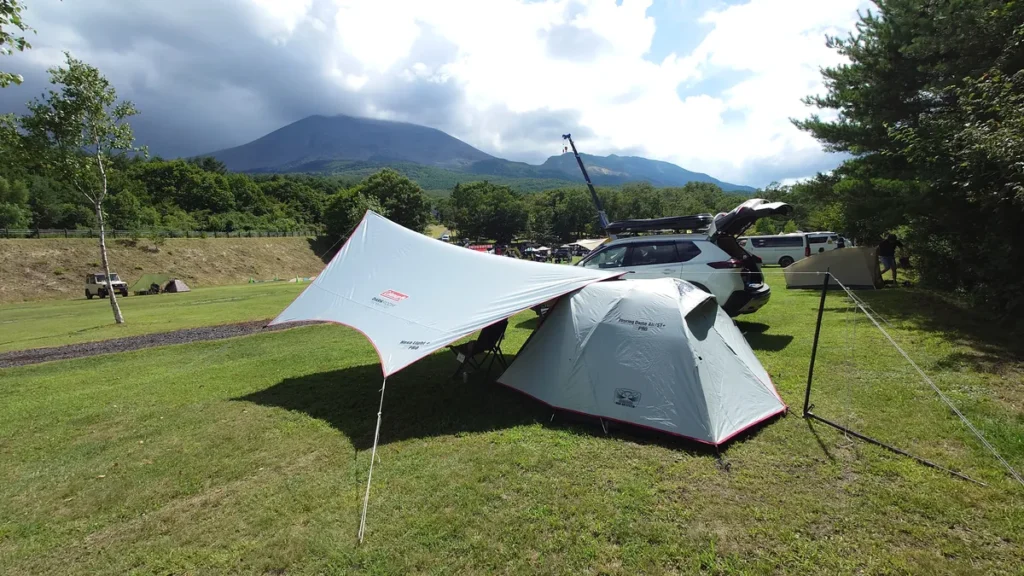 Asama park field野原サイトに設営したタープとテント