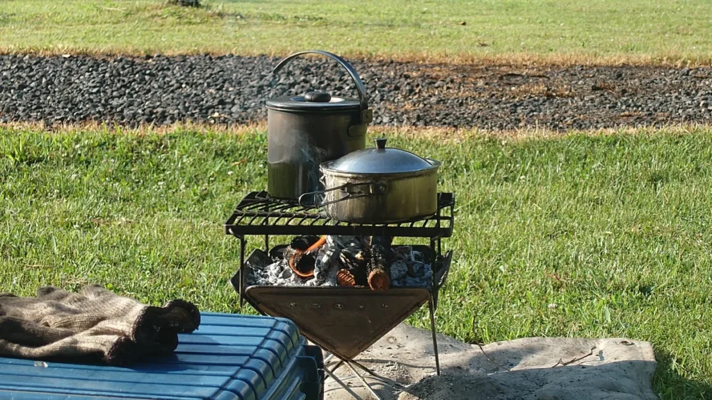 焚き火による朝食の準備