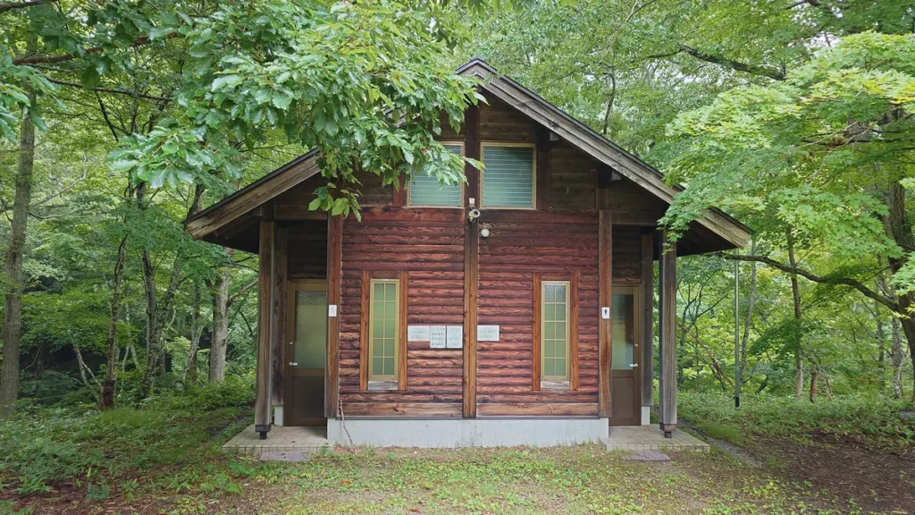 安ヶ森キャンプ場Ｅサイトトイレ棟