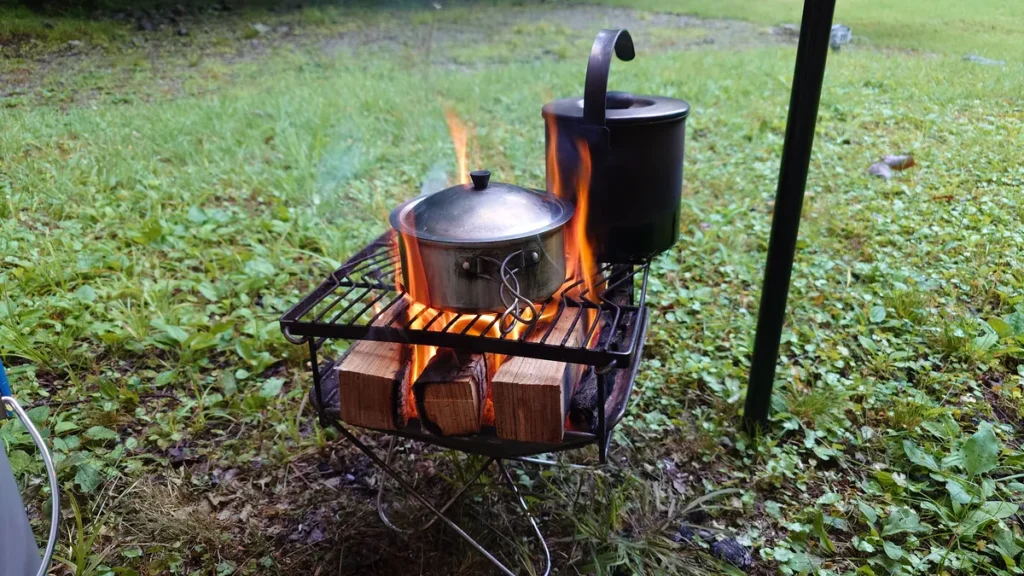 焚き火で朝の炊飯
