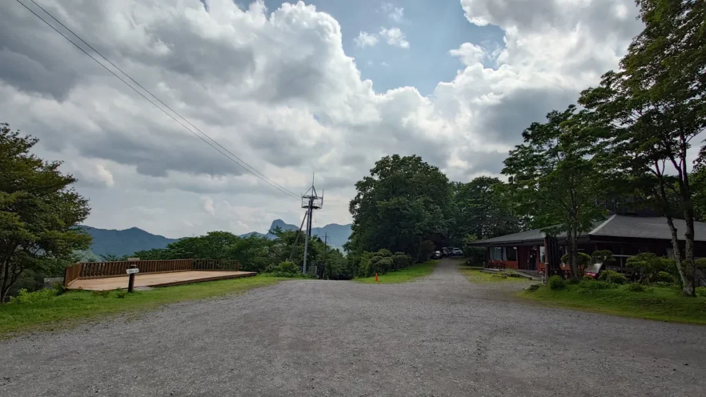 わらび平森林公園キャンプ場入り口付近