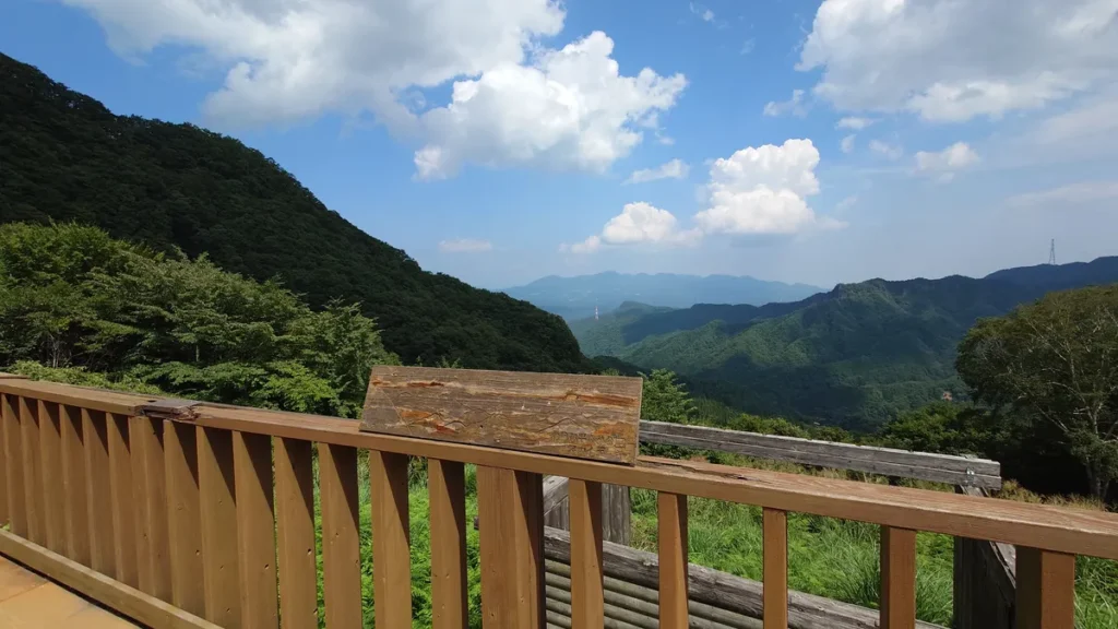 わらび平森林公園入口付近の見晴らし台