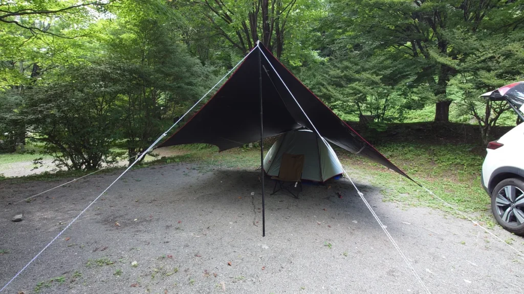 わらび平森林公園キャンプ場西サイトに撮影したテントとタープ