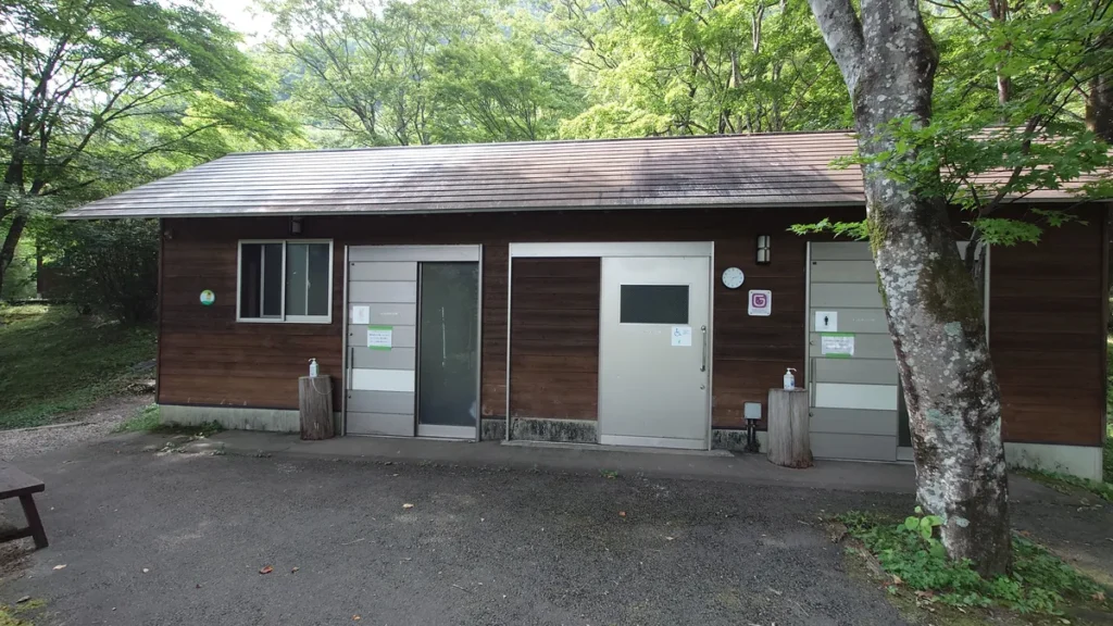 わらび平森林公園キャンプ場トイレ