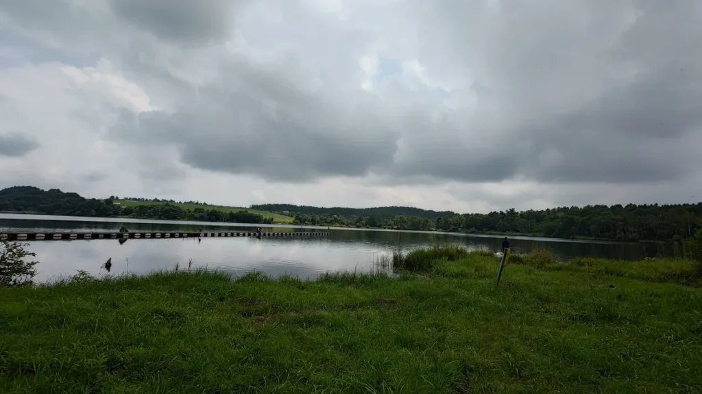 バラギ湖フライ立ち込みエリアと桟橋