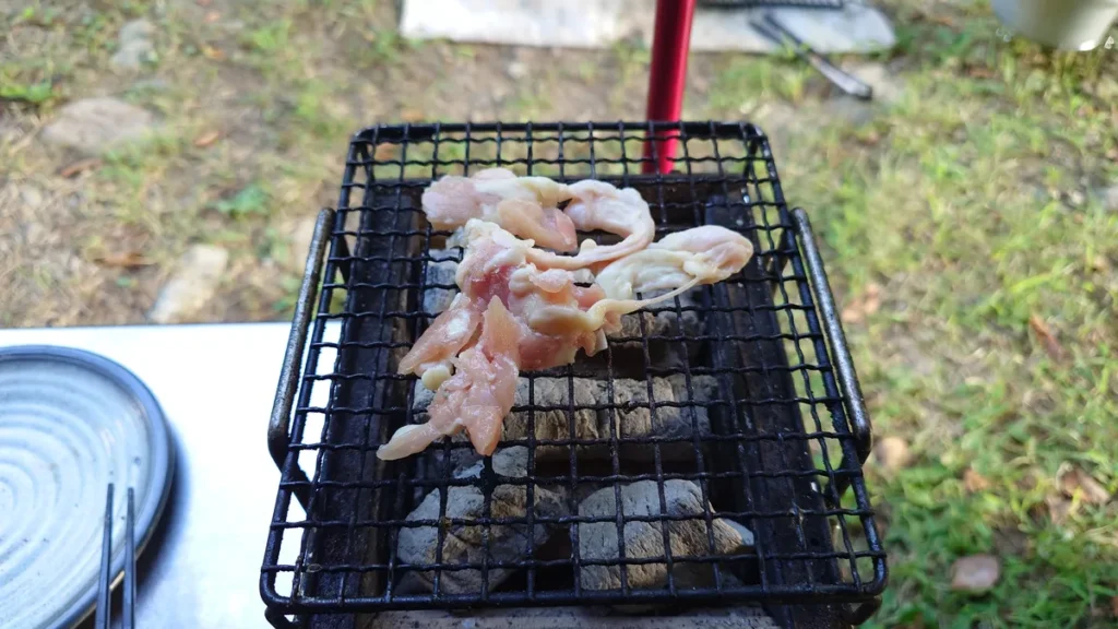 鶏もも肉の細切れの炭火焼き