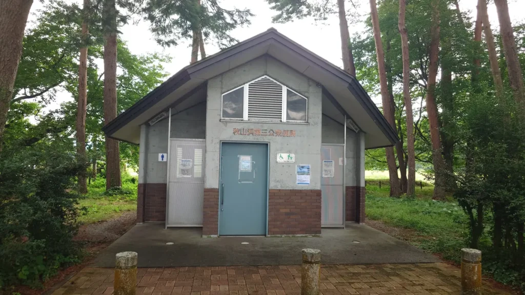湖南秋山浜公衆トイレ