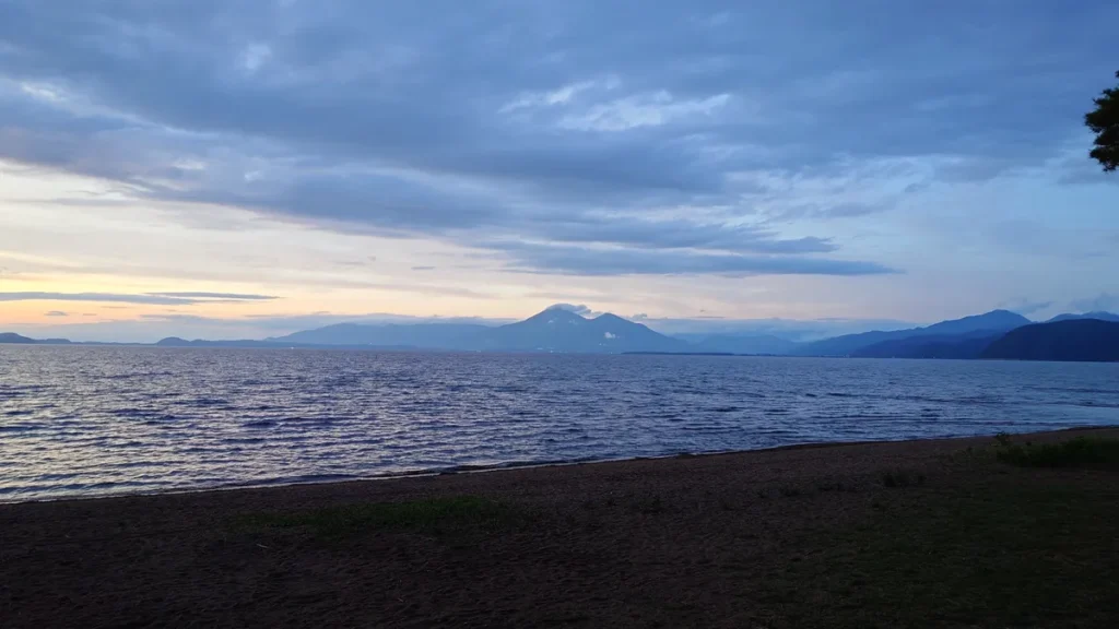 猪苗代湖と磐梯山