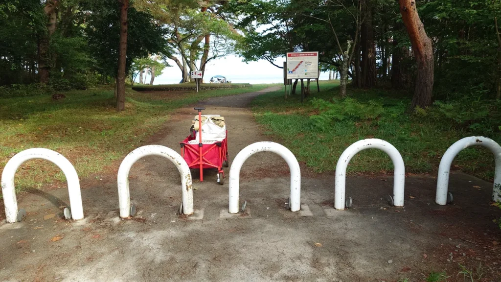 湖南七浜舘浜メインゲートの車止め
