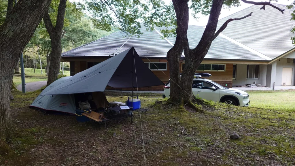 しらかば公園キャンプ場管理等裏のテントサイト