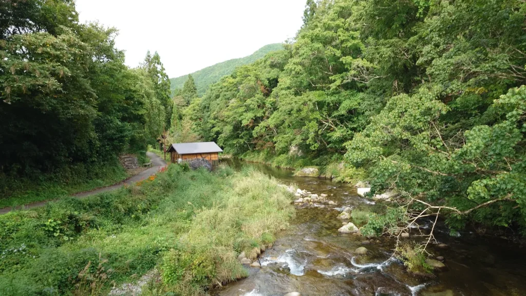 湯ノ花温泉石湯遠景