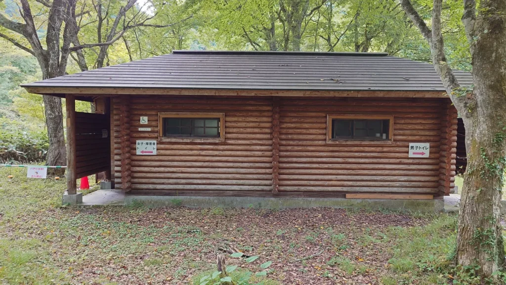 しらかば公園キャンプ場オートキャンプエリアトイレ