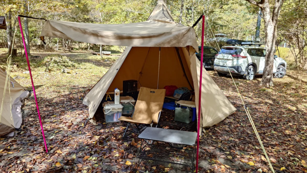 テント前のリビングスペース