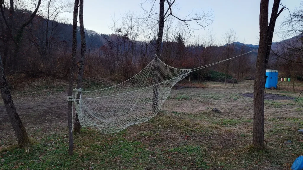 ささの湯キャンプ場謎のネット