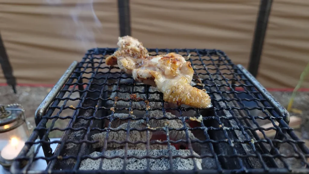 鳥の手羽こま肉の炭火焼き