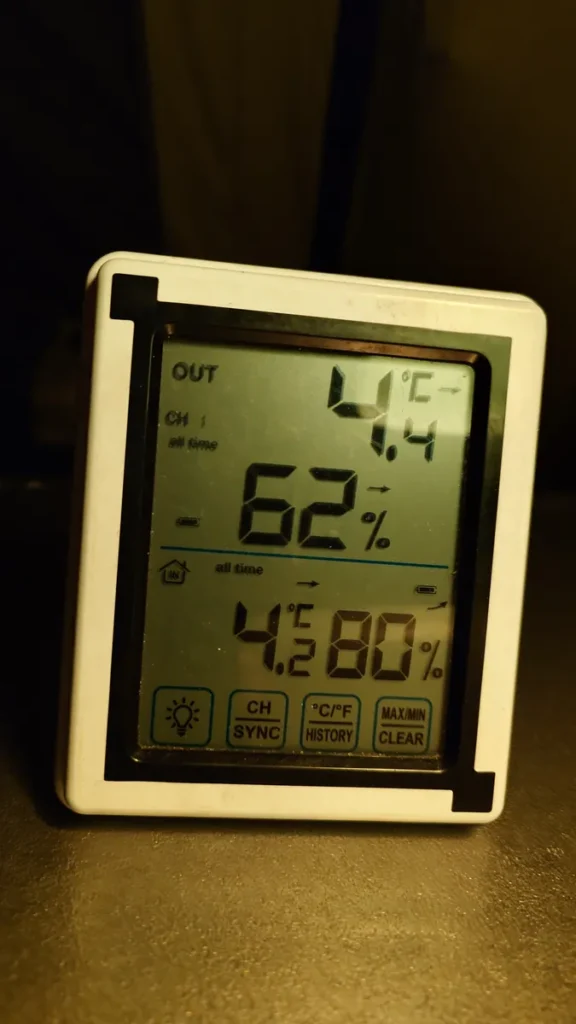 里山VILLAGE四季彩館キャンプ場朝の気温