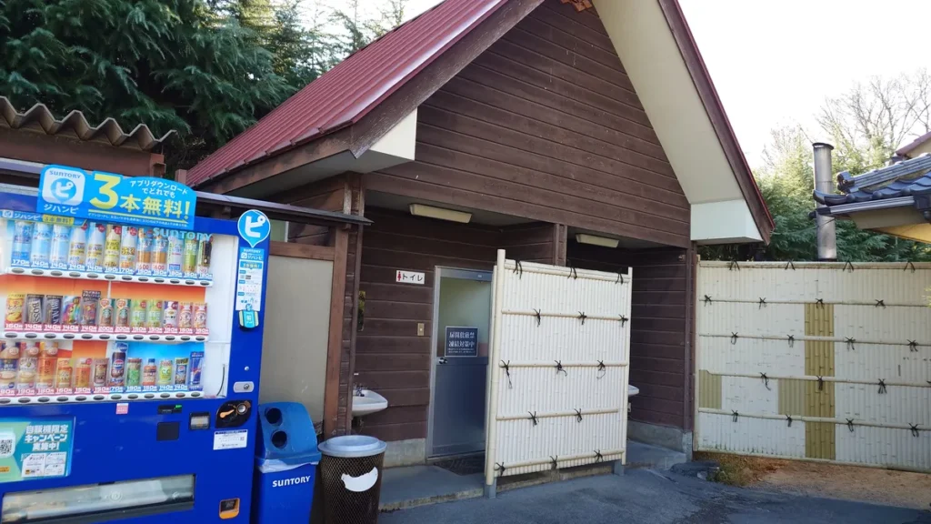 武甲温泉外トイレ