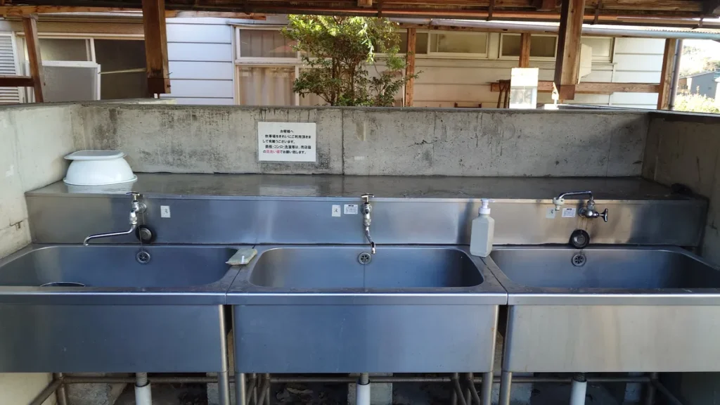 武甲キャンプ場炊事場シンク