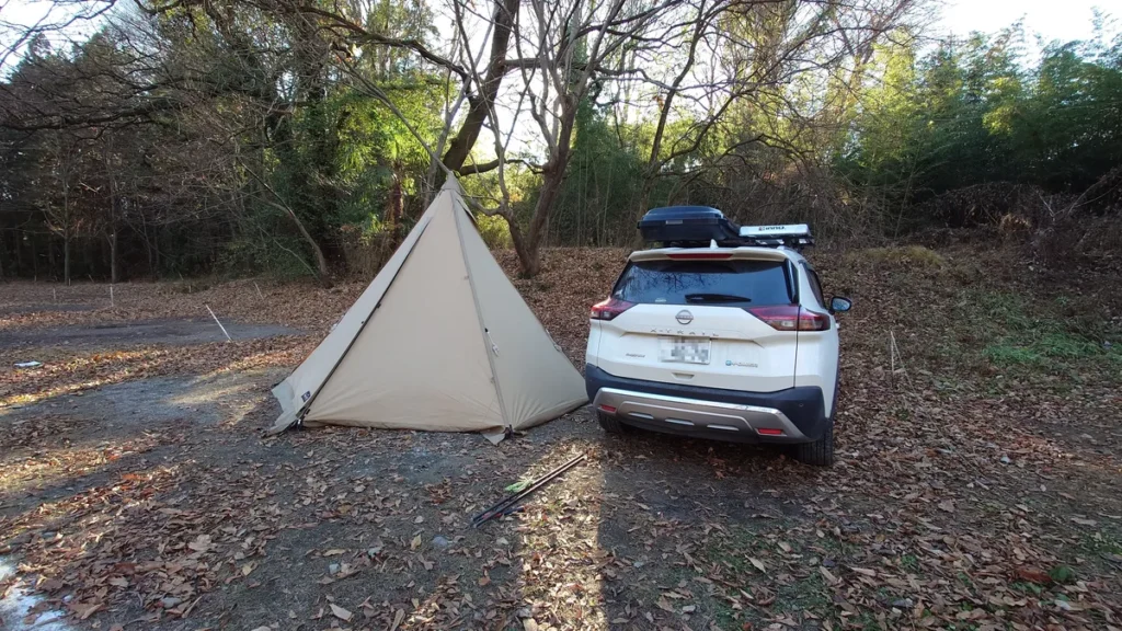 武甲キャンプ場林間サイトテントと愛車